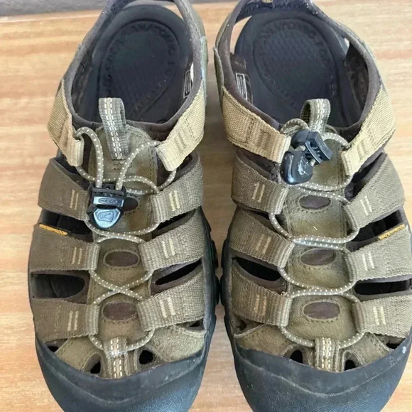 Keen Newport Men’s Waterproof Outdoors Sandals Size 10 US Green Closed Toe - Picture 10 of 12
